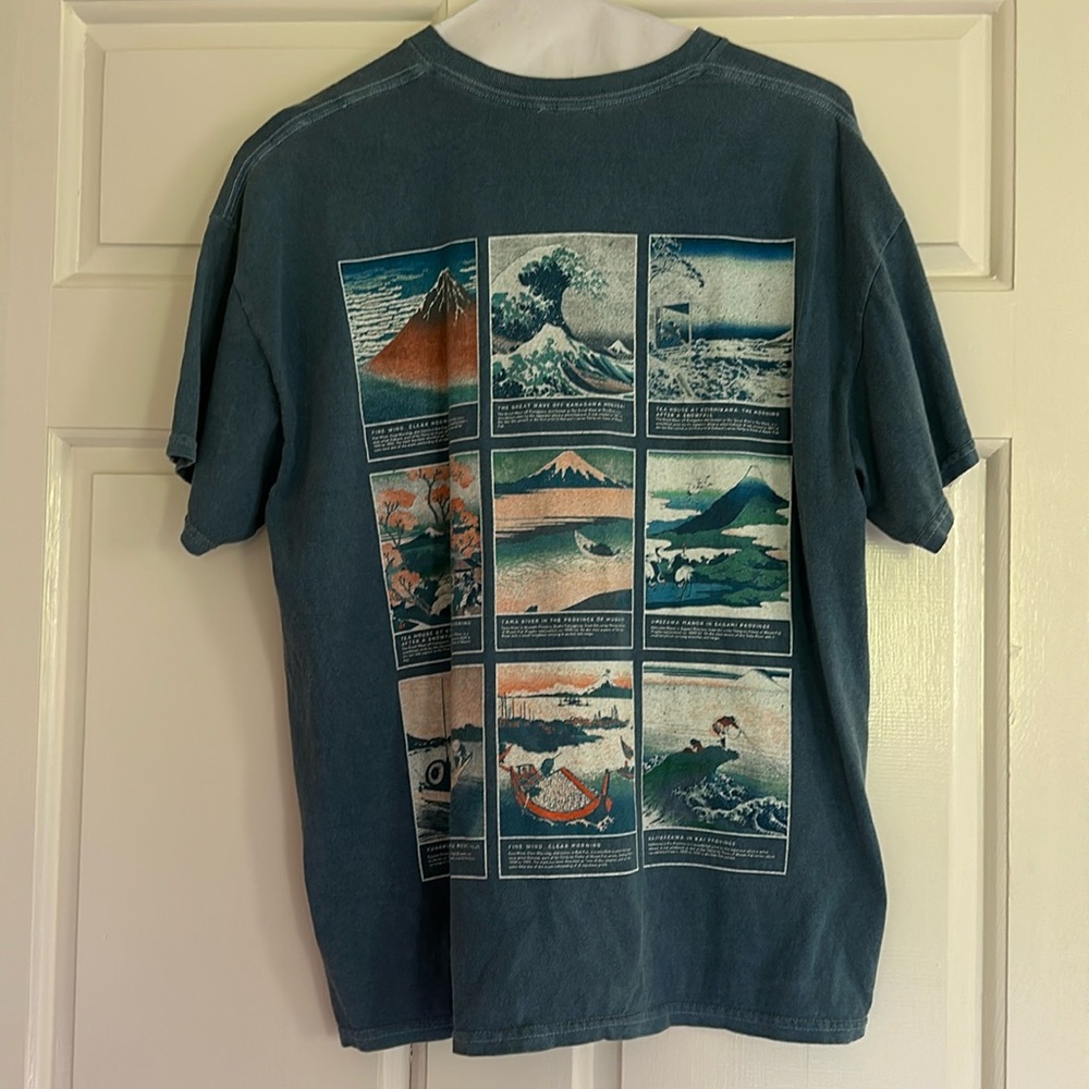 urban outfitters graphic tee: great wave design